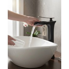 İsaoğlu Yapı Siyah Çanak Lavabo Bataryası Şelale Akışlı Pirinç Materyal Yüksek Tip Çanak Batarya