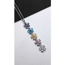 Serenity Renkli Zirkon Taşlı Beş Çiçekli Çelik Kolye