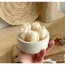 NİLCANDLE Lale Çiçeği Tasarımlı Dekoratif Mum – Beton Kap İçinde Minimal & Şık Tasarım