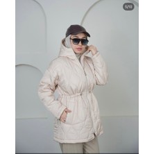 Vokalis Kadın Kapüşonlu Kol Detayı Fermuarlı Beli Lastikli Kapitone Mont