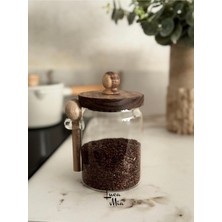 Akasya Kaşıklı Cam Kavanoz 550 ml – Kapaklı Şeffaf Cam Saklama Kabı, Doğal Ahşap Kaşıklı Kavanoz