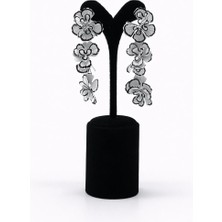 Pangu Siyah Beyaz Mineli Çiçek Figürlü Sallantılı Küpe