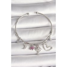 Aspata Store Buğz Pirinç Gümüş Renk Sallantı Zirkon Taşlı Gezegen Figür Kalp Detay Charm Kadın Bileklik