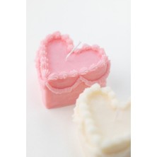 NİLCANDLE Kalp Şeklinde Pasta Görünümlü El Yapımı Soya Mumu - Doğal ve Minimal Dekoratif Mum