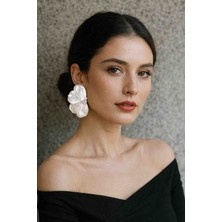 Myth Atelier Pearl Bloom Büyük Yarım Çiçek Formlu Inci Beyazı Küpe - Şık ve Gösterişli, Hediye, Zarif