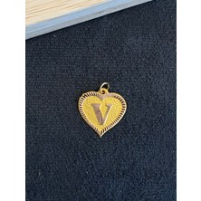 Aida Jewelss 14 Ayar Altın Harfli Kolye Ucu Kalp Modeli V Harfi Altın Kolye Ucu
