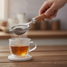 Braventa Collection Paslanmaz Çelik Ahşap Saplı Çay Süzgeci | Silikon Saplı Süzgeç – Şık ve Fonksiyonel Sunum Aracı