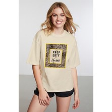 Caddekombin Kadın Leopar Desen Baskılı Bisiklet Yaka Bej T-Shirt