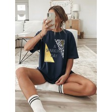 Caddekombin Kadın Leopar ve Gold Baskılı  Bisiklet Yaka Lacivert T-Shirt
