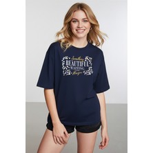 Caddekombin Kadın Leopar Desen Slogan Baskılı Bisiklet Yaka Lacivert T-Shirt