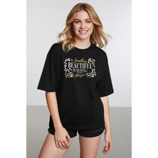 Caddekombin Kadın Leopar Desen Slogan Baskılı Bisiklet Yaka Siyah T-Shirt