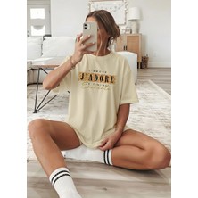 Caddekombin Kadın Leopar Detaylı J'adore Yazılı Bej T-Shirt