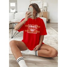 Caddekombin Kadın Dantelli Kalp Detaylı Baskılı Kırmızı T-Shirt