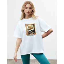 Caddekombin Kadın Golt Detaylı Gül Grafik Bisiklet Yaka Beyaz T-Shirt