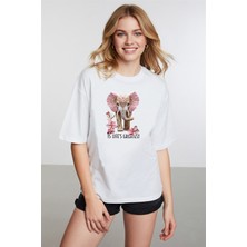 Caddekombin Kadın Espiri Fil Grafik Baskılı Yuvarlak Yaka Beyaz T-Shirt