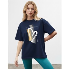 Caddekombin Kadın Kalp Figürlü Be-Youatiful Yazılı Bisiklet Yaka Lacivert T-Shirt