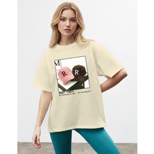Caddekombin Kadın Retro Şapka Baskılı Yuvarlak Yaka Bej T-Shirt