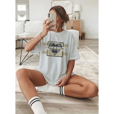 Caddekombin Kadın Dantelli Kalp Detaylı Baskılı Gri T-Shirt