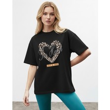 Caddekombin Kadın Leopar Kalp Baskılı Bisiklet Yaka Siyah T-Shirt