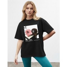 Caddekombin Kadın Retro Şapka Baskılı Yuvarlak Yaka Siyah T-Shirt
