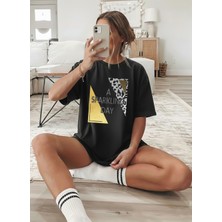 Caddekombin Kadın Leopar ve Gold Baskılı  Bisiklet Yaka Siyah T-Shirt