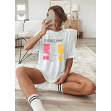 Caddekombin Kadın Renkli Çiçek Baskılı Motivasyon Beyaz T-Shirt