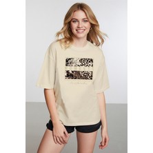 Caddekombin Kadın Leopar Desenli Gold Çerçeveli Bej T-Shirt