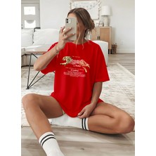 Caddekombin Kadın Çita Desenli Tipografi Baskılı Kırmızı T-Shirt