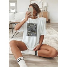 Caddekombin Kadın Botanik Illüstrasyonlu Grafik Baskılı Beyaz T-Shirt