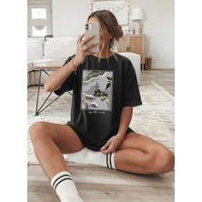 Caddekombin Kadın Botanik Illüstrasyonlu Grafik Baskılı Siyah T-Shirt