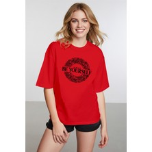 Caddekombin Kadın Be Yourself Baskılı Yuvarlak Yaka Kırmızı T-Shirt