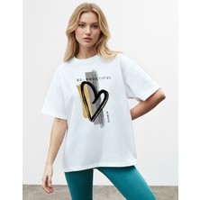 Caddekombin Kadın Kalp Figürlü Be-Youatiful Yazılı Bisiklet Yaka Beyaz T-Shirt