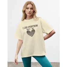 Caddekombin Kadın Kristal Işıltılı Kalp Figürlü Bej T-Shirt