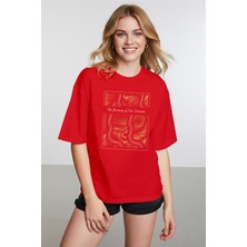 Caddekombin Kadın Işıltılı Dalga Grafik Baskılı Kırmızı T-Shirt