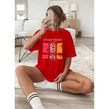 Caddekombin Kadın Renkli Çiçek Baskılı Motivasyon Kırmızı T-Shirt