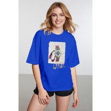 Caddekombin Kadın Saat Figürlü Cool Yazılı Saks Mavi T-Shirt
