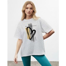 Caddekombin Kadın Kalp Figürlü Be-Youatiful Yazılı Bisiklet Yaka Gri T-Shirt