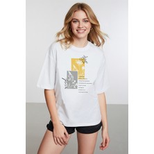 Caddekombin Kadın Batik Desenli Çiçek Baskılı Bisiklet Yaka Beyaz T-Shirt