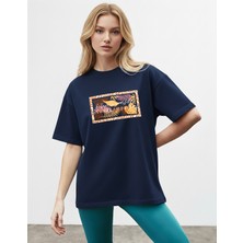 Caddekombin Kadın Leopar Palmiye Baskılı Bisiklet Yaka Lacivert T-Shirt