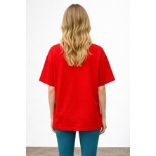 Caddekombin Kadın Portre Baskılı Çiçek Detaylı Kırmızı T-Shirt