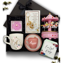 As Gift Pembe Fincan & Atlı Karınca & Kupa & Papatya Anahtarlık & Mum Hediye Seti