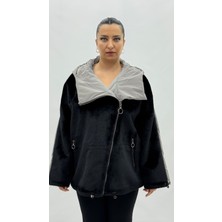 AlanyaXXL Büyük Beden Sırtı Resimli Kapüşonlu Peluş Detay Çapraz Fermuarlı Kadın Kısa Mont