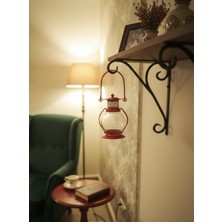Artepieza Retro Kırmızı Dekoratif Gemici Feneri - Dekoratif Obje Şamdan ve Mumluk-Vintage Tasarım Dekoratif Gaz Lambası Görünümlü Fener 12*8 cm