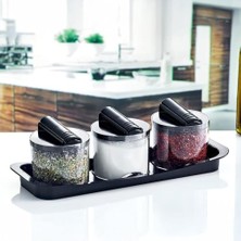 Skygo Favori 3'lü Lüks Baharatlık Seti - Kaşıklı ve Özel Standlı Tezgah Üstü Tuzluk, Karabiberlik ve Baharat Seti | Şeffaf ve Şık Tasarım (26CM x 9cm x 8 Cm)