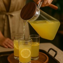 Skygo 1800 ml Borosilikat Cam Sürahi – Dayanıklı, Akasya Ahşap Kapak ve Saplı, Paslanmaz Çelik Filtreli, Şık Tasarım Içecek Sürahisi