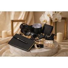 Çok Biz SEVGİLİYE, DOGUM GÜNÜ,BABALAR GÜNÜ;EVLİLİK YILDÖNÜMÜ,ARKADAŞA ERKEK HEDİYE KUTUSU;:PRENS AJANDA,KALEM,TESBİH,CÜZDAN,MATARA,TÜRK KAHVESİ,ÇAKMAK,GÖZLÜK,BİLEKLİK