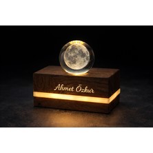 Hayke Kişiye Özel Isimli El Yapımı Ahşap Kristal Küre LED Masa Lambası – Premium Dekoratif Ofis Lambası