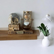 Hediyesahibi Isme Özel Işıklı Eyfel Kulesi Kar Küresi ve Kum Saati Dekoratif Biblo