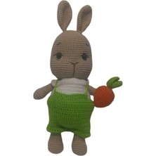 Yeşil Tulumlu Havuçlu Bal Yanak Tavşan Amigurumi Organik Oyuncak