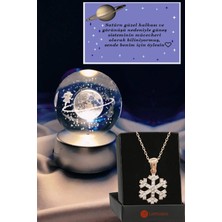 PremiumPort Satürn Temalı 3D LED Işıklı Cam Küre ve Kar Tanesi Kolye